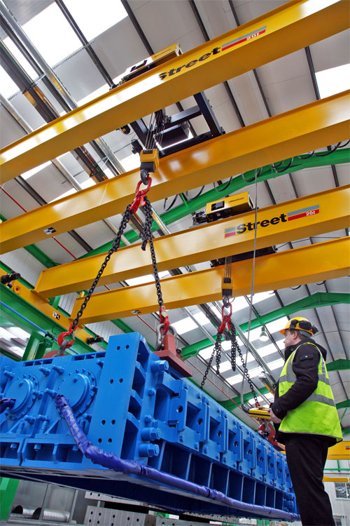 Three 20 tonne overhead cranes in each bay run on full-length freestanding 60 metre gantries