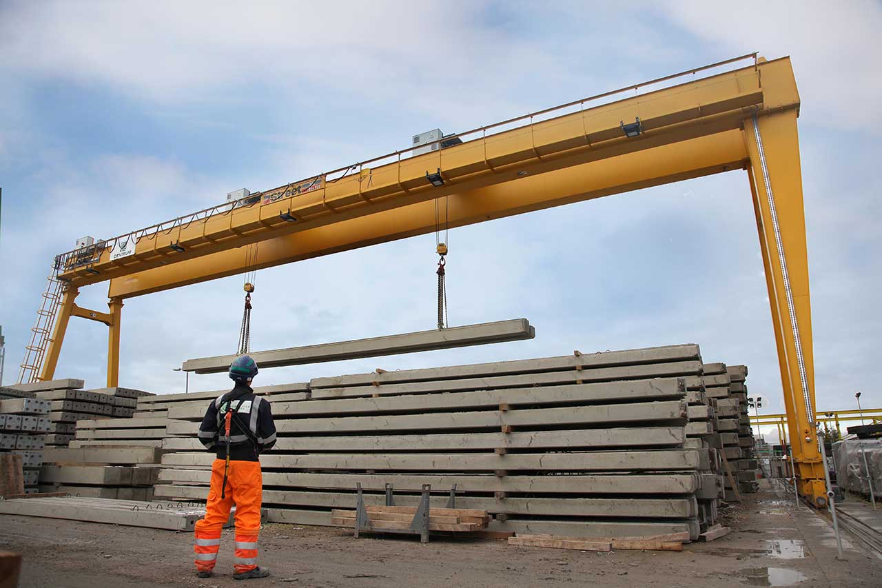 Street Crane is giving another leading manufacturer a lift with the supply of a goliath double girder crane.