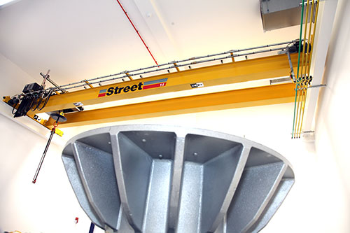 OVERHEAD cranes for technology